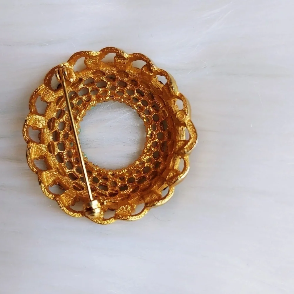 Vintage Sarah Coventry Wreath Brooch